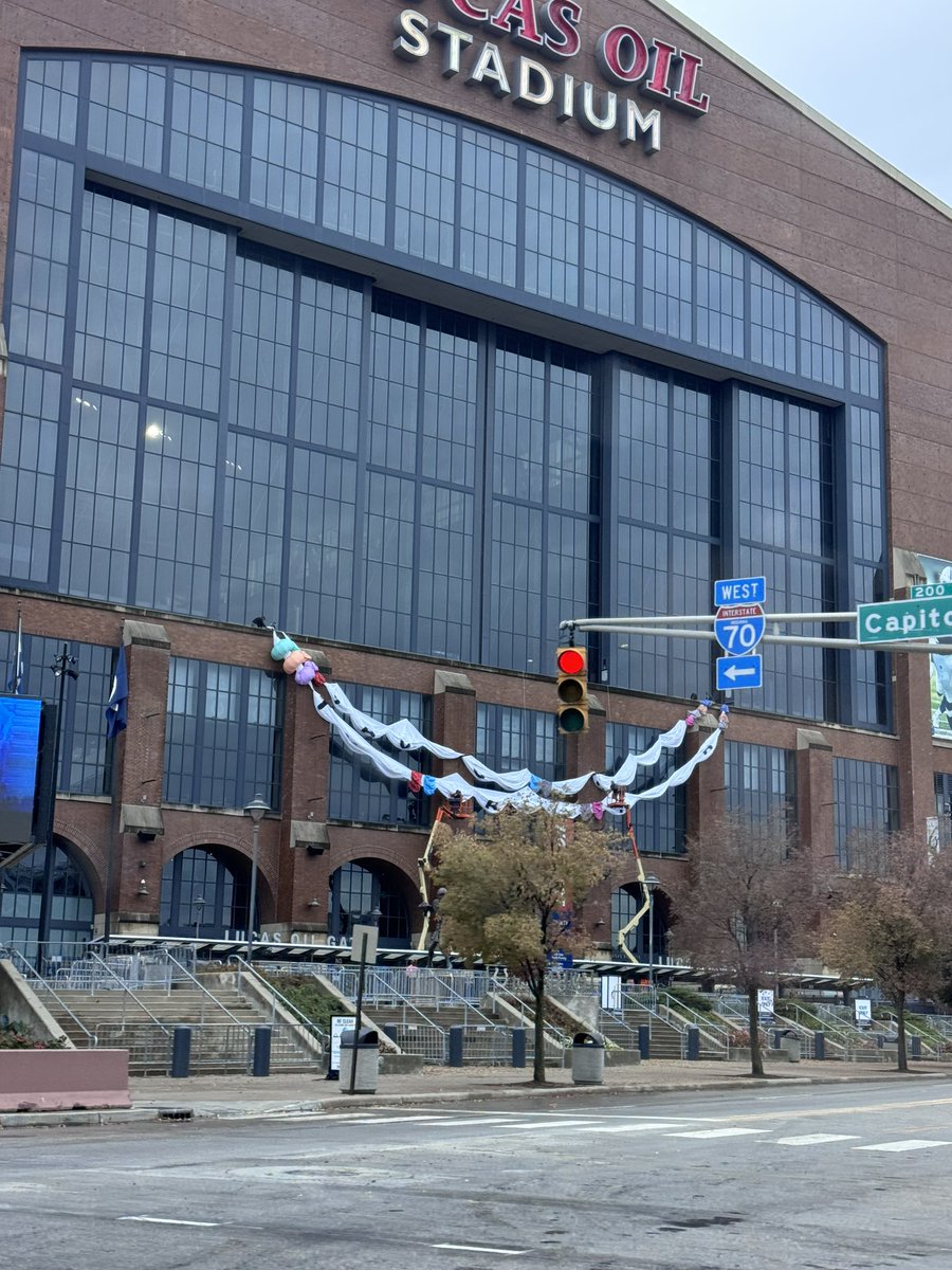 Molly1989vinyl's tweet photo. NOLA sent Indy their friendship bracelet and now I am crying!!! Stadiums are trading bracelets now 😭😭😭😭. #IndyTSTheErasTour #TSTheErasTour @taylornation13 @LucasOilStadium @CaesarsDome https://t.co/kyJNCYiq4z