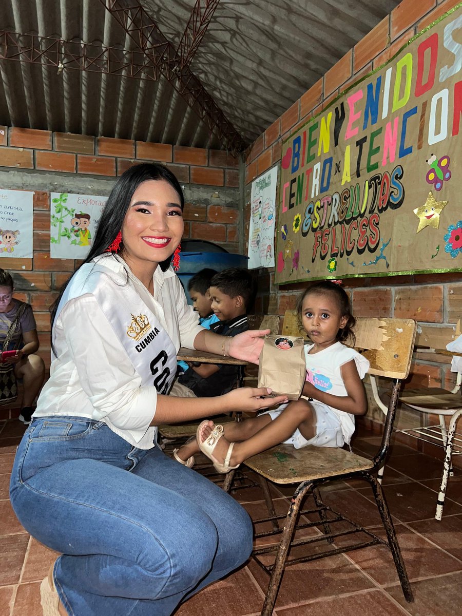 FThorizontes's tweet photo. #YoDonoSonrisas : Juliana Corrales, srta Córdoba al 28° #ImperialatoNacionalDeLaCumbia , brindó un compartir a 40 niñas y niños del Barrio Trino Luna de #ElBanco, demostrando una vez más su compromiso con la labor social y con promover este importante certamen. https://t.co/0iNqsv0ueY