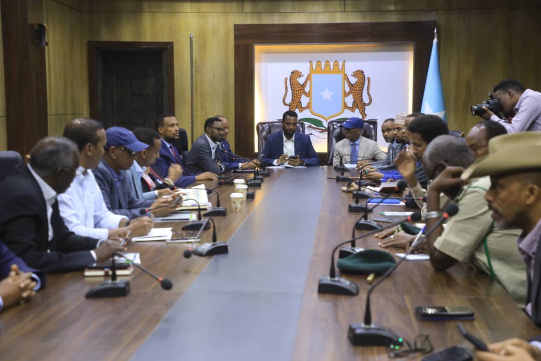 Guddiga Maaliyadda ee labada gole BJFS ayaa maanta kulan la yeeshay Wasiir ku xigeenka Wasaaradda Maaliyadda, wasiirka Gaashaandhiga, Taliyaha Ciidnaka XDS, Taliyaha Booliiska, Taliyaha nabad sugida, Taliye ku xigeenka ciidanka asluubta Soomaaliyeed..