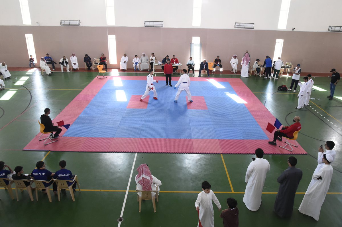 MOE_ARP's tweet photo. #صور |
اُختتمت بـ  #تعليم_عسير  بطولة التعليم للدفاع عن النفس في لعبة الكاراتيه بمشاركة 110 طلاب، وجاءت النتائج كما يلي: حي�� حصدت المدرسة السعودية الأولى كأس المرحلة الابتدائية، وكأس المرحلة المتوسطة حققته متوسطة التوحيد بأبها، فيما فازت ثانوية الذكر النموذجية بكأس المرحلة الثانوية.
وكُرِّم الطلاب الفائزين بميداليات ذهبية وفضية وبرونزية في جميع المراحل الدراسية.