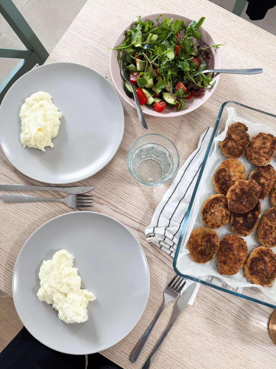 илона, через і tweet media