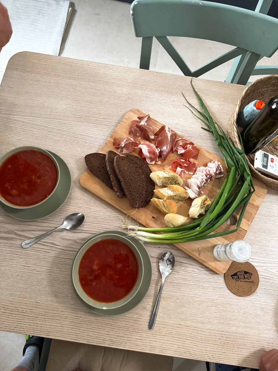 илона, через і tweet media