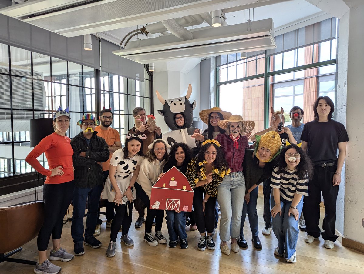 CatMPhelps's tweet image. Happy Halloween 2024! Welcome to the MR Lab barnyard! @MeiselLab and @RH_Laboratory 🤠🐮🐴🌽