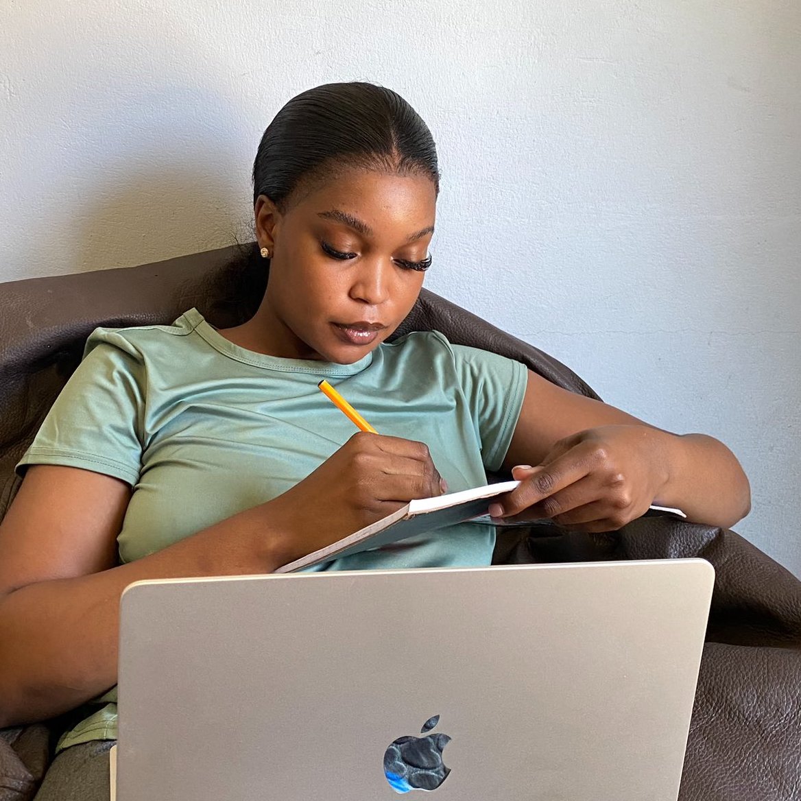 Nedbank (@nedbank) on Twitter photo On #NedbankXSpace, <a href="/akreana_/">Keabetswe🌬</a> highlights that some people believe that money cannot buy happiness.
What are your thoughts: can money buy you happiness?
RT and comment with your answer using #NedbankXSpace, and you could win 1 of 3 Avo vouchers worth R2 000.
T&Cs apply. On #NedbankXSpace, <a href="/akreana_/">Keabetswe🌬</a> highlights that some people believe that money cannot buy happiness.
What are your thoughts: can money buy you happiness?
RT and comment with your answer using #NedbankXSpace, and you could win 1 of 3 Avo vouchers worth R2 000.
T&Cs apply.