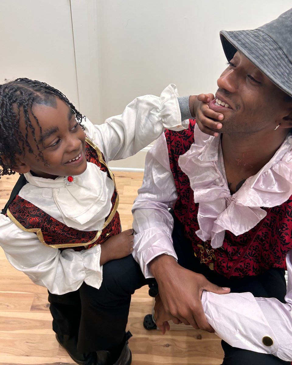 ReadWithMalcolm's tweet photo. Happy Halloween! 🎃 What spooky book are you jumping into today?
-
#ShareTheMagic #ReadWithMalcolm #MalcolmMitchell #STM #Halloween #HappyHalloween https://t.co/dAFYJZyTBc