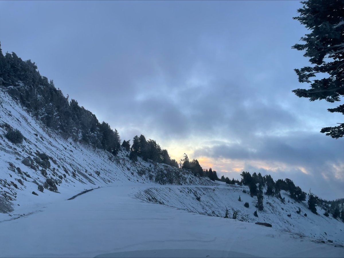 LassenNPS's tweet photo. Road Closure: Hwy 89 through the park is closed due to snow between Devastated Area and Kohm Yah-mah-nee Visitor Center. The road will stay closed at least overnight; park staff will monitor conditions over the next few days. Check road status: https://t.co/kuST59mOId https://t.co/2mnEuLuNXs