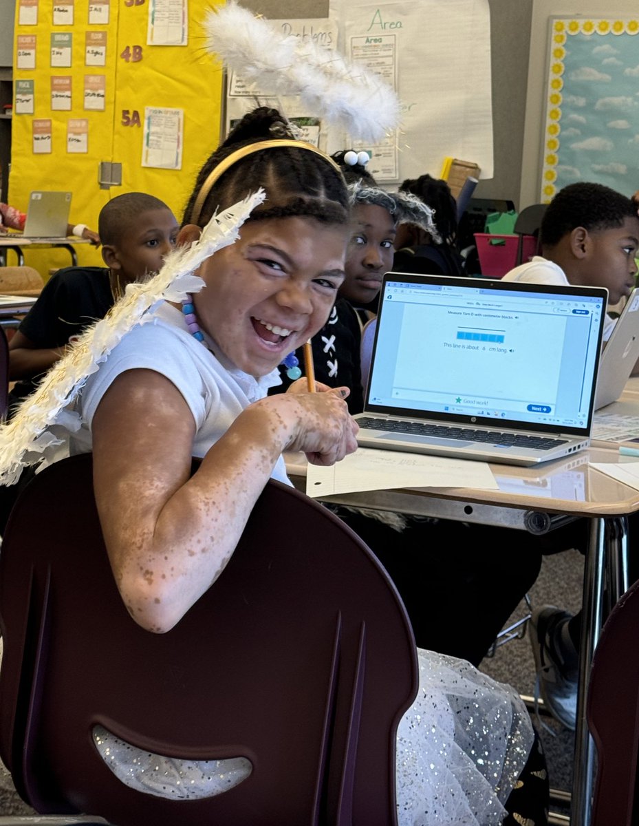 MiddleMarquette's tweet photo. Even the Angels work on their Zearn. #Zearn #DPSCD @zearned https://t.co/gQyGV7kISE