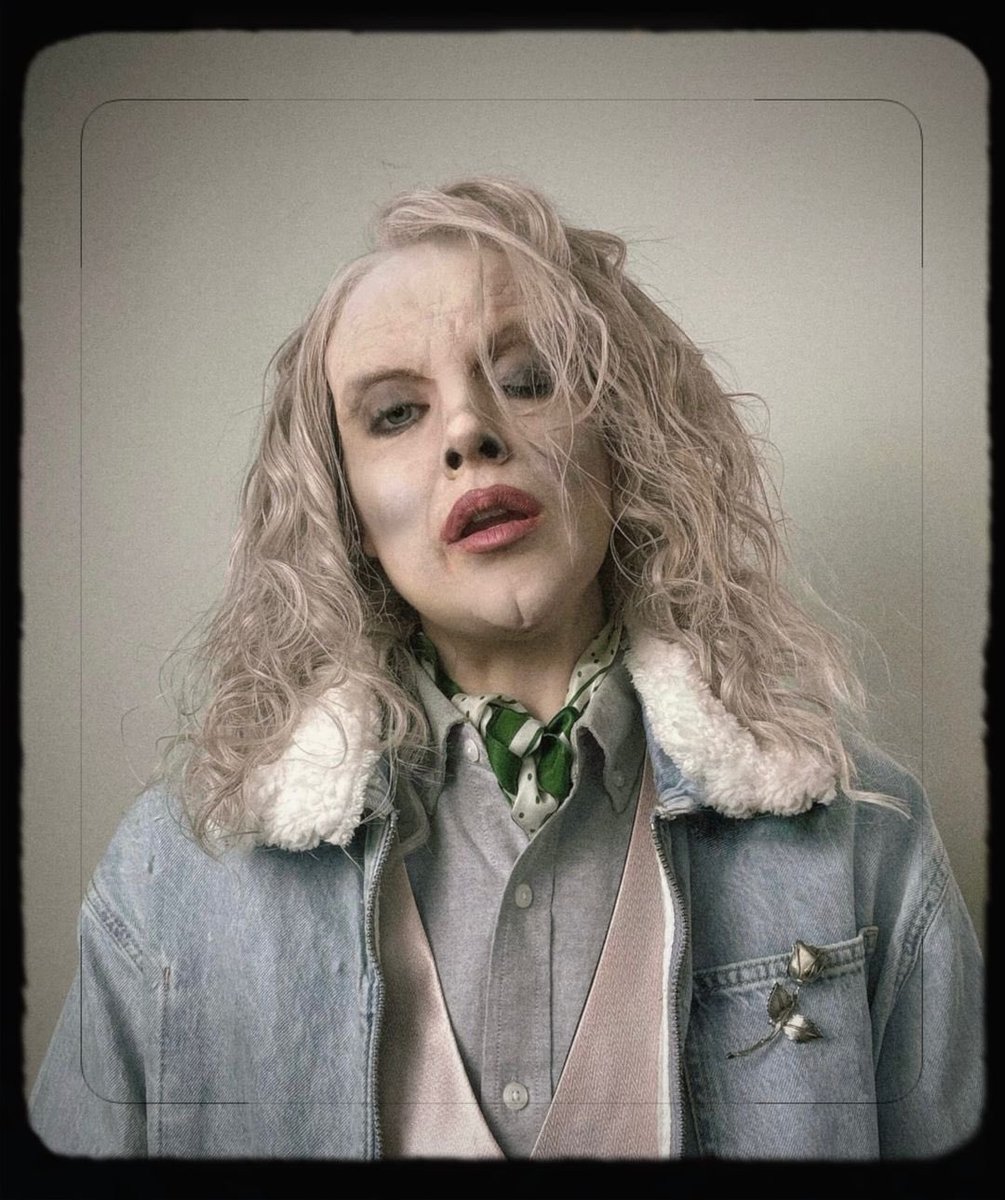 slshers's tweet photo. liz gillies as longlegs for halloween, she ate this up https://t.co/732Km6mNQV