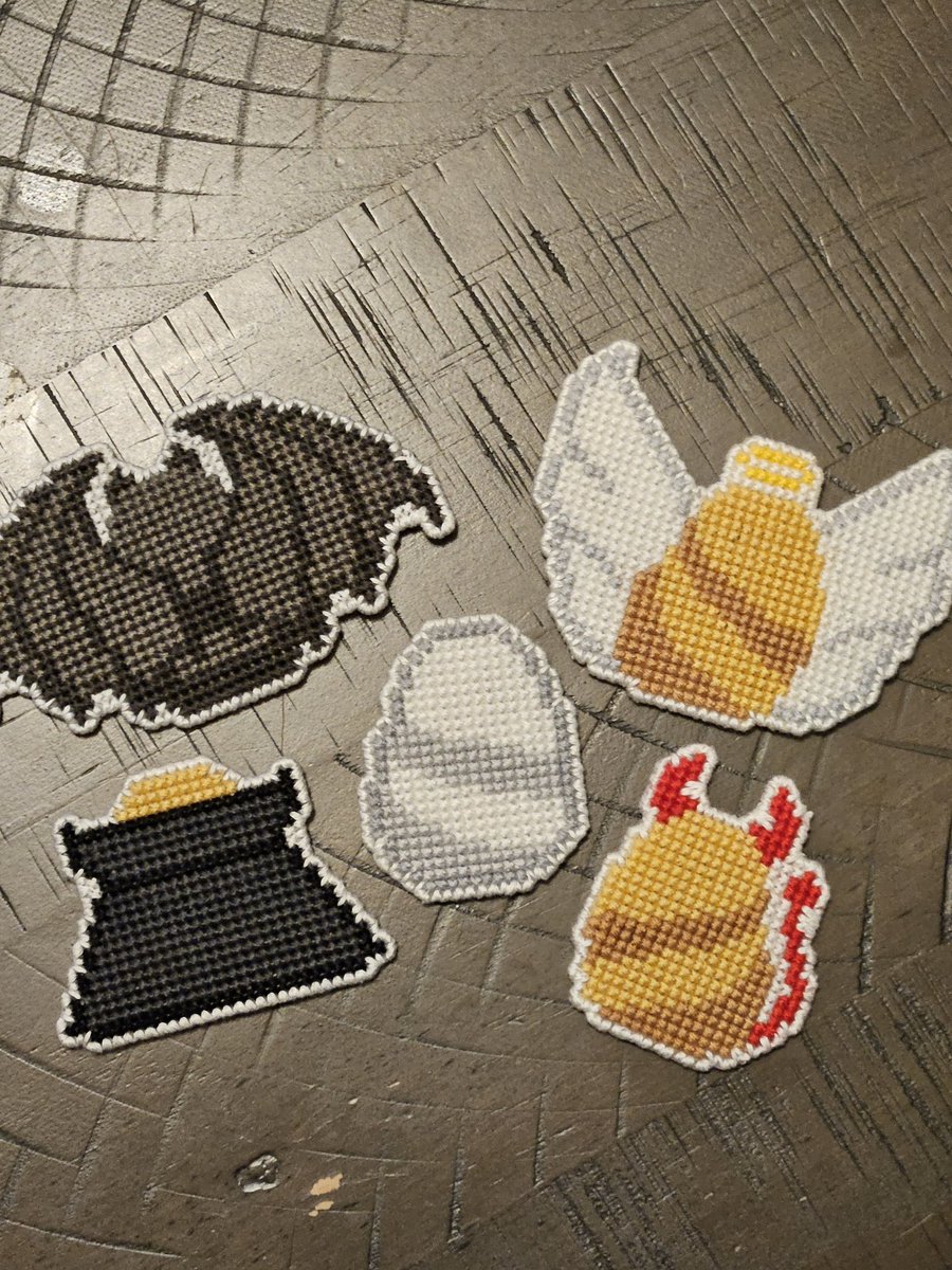 RenSpudly's tweet photo. Happy Halloween! 5 cross stitch ronka all dress up! #FFXIV #FFXIVART https://t.co/ew6DM7h7gm