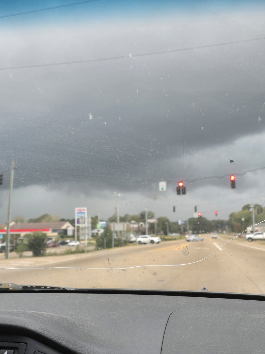 brinila11's tweet photo. Storms rolling into New Albany @NMSCAS @matt_laubhan #msweather https://t.co/jhOZ4X3r2d