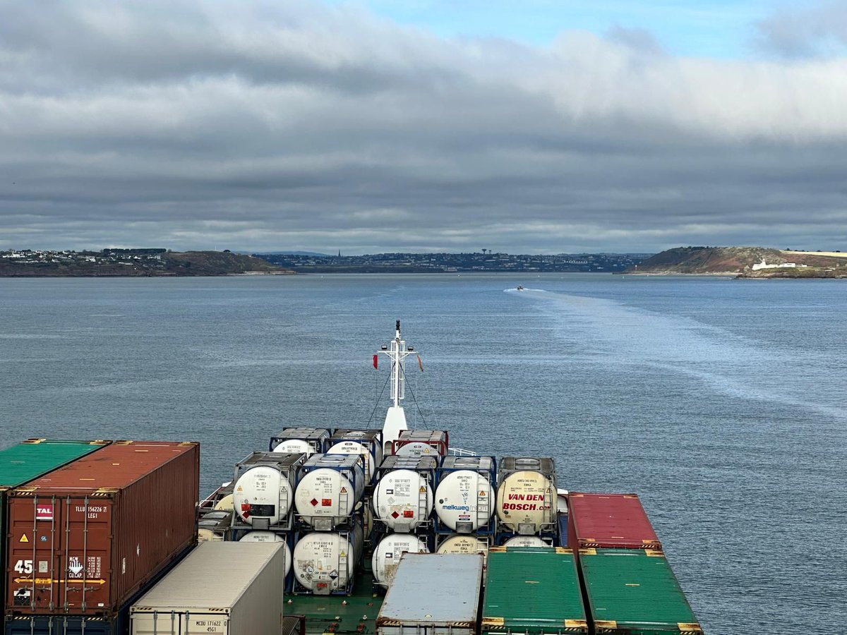 PortofCork's tweet photo. A #PilotsPerspective from a cargo ship travelling through Cork Harbour.
📸 Tony Mulcahy https://t.co/asuk4AgXUm