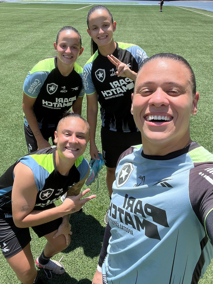BotafogoFem's tweet photo. Treinão tá pago, #Gloriosas! ☑️💪🏽

Sábado é dia de semifinal! VAAAMOS! 🔥⚽️ #VamosGLORIOSAS https://t.co/48rRz6n2L6