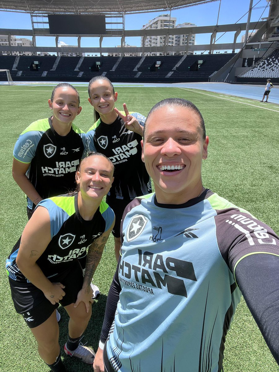 BotafogoFem's tweet photo. Treinão tá pago, #Gloriosas! ☑️💪🏽

Sábado é dia de semifinal! VAAAMOS! 🔥⚽️ #VamosGLORIOSAS https://t.co/48rRz6n2L6