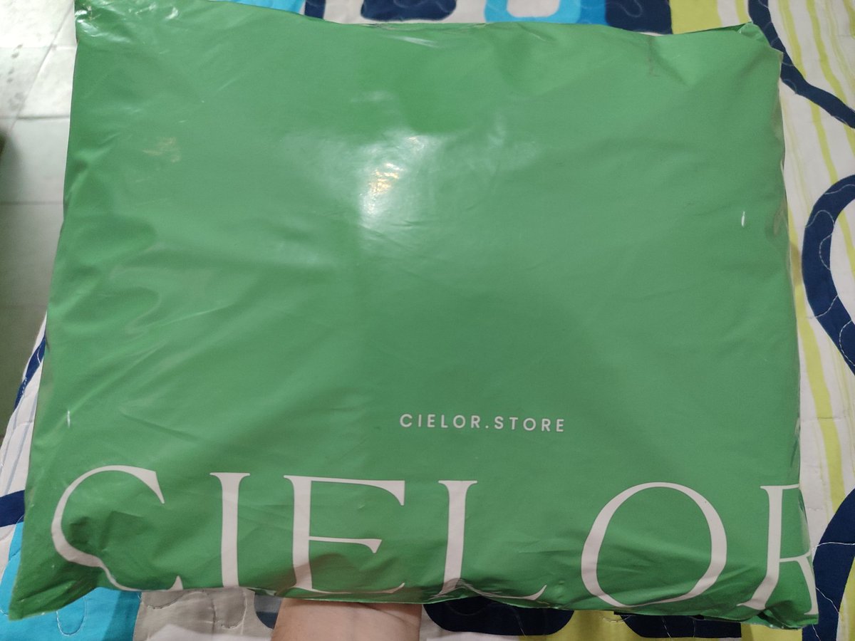 Aleyj1004's tweet photo. @CielorStore @AngelssBecky Estoy más que feliz , ya me llegó el pedido a Colombia 🇨🇴, grito de emoción!! 🗣️🗣️🗣️🤩🤩 https://t.co/SDtUQuda5x