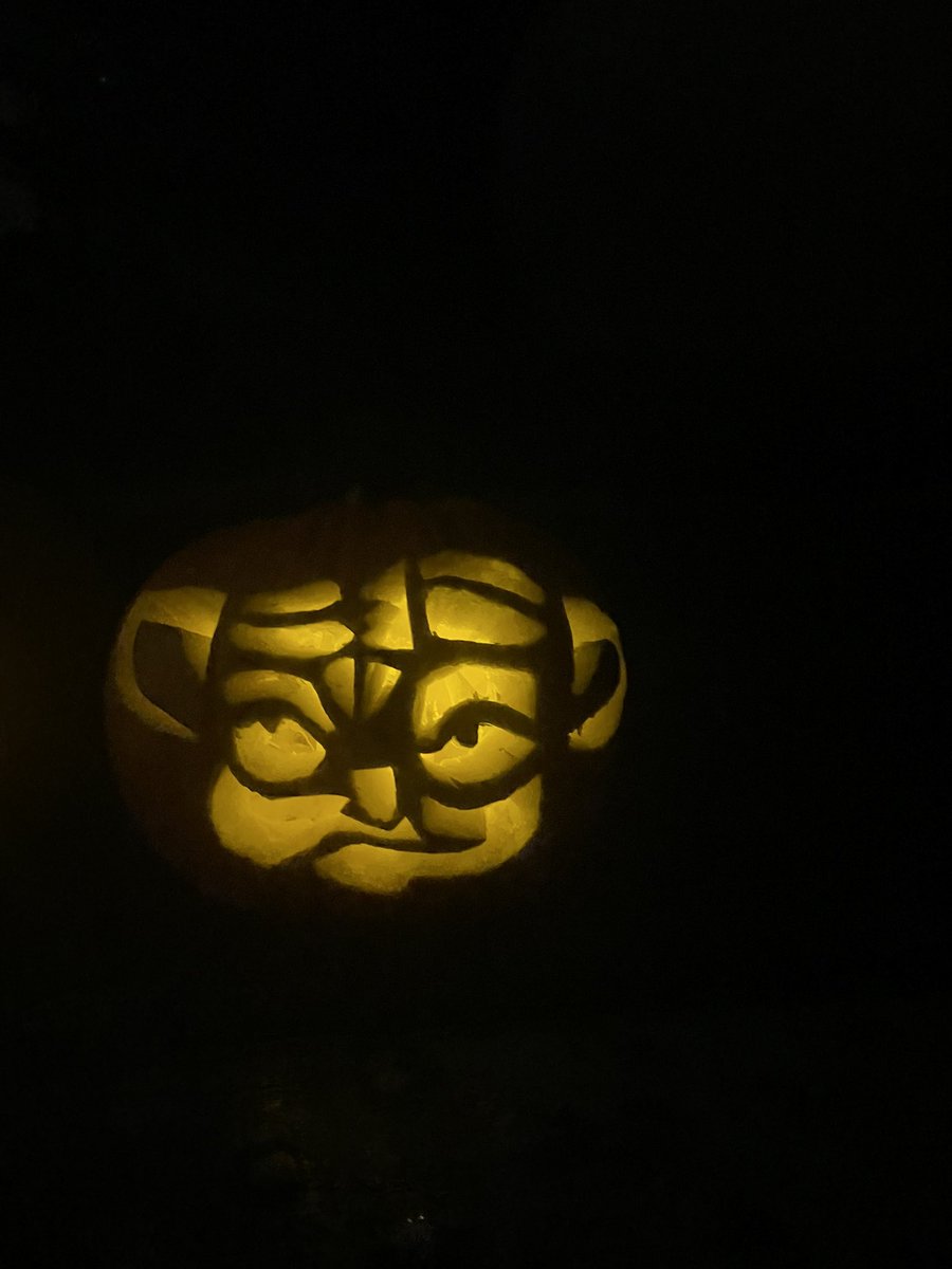 Axolotlyte's tweet photo. Tried my best @starwars
@Chopper_Rebel #Chopperween #Halloween #Pumpkin #StarWars https://t.co/3unIuD16m2