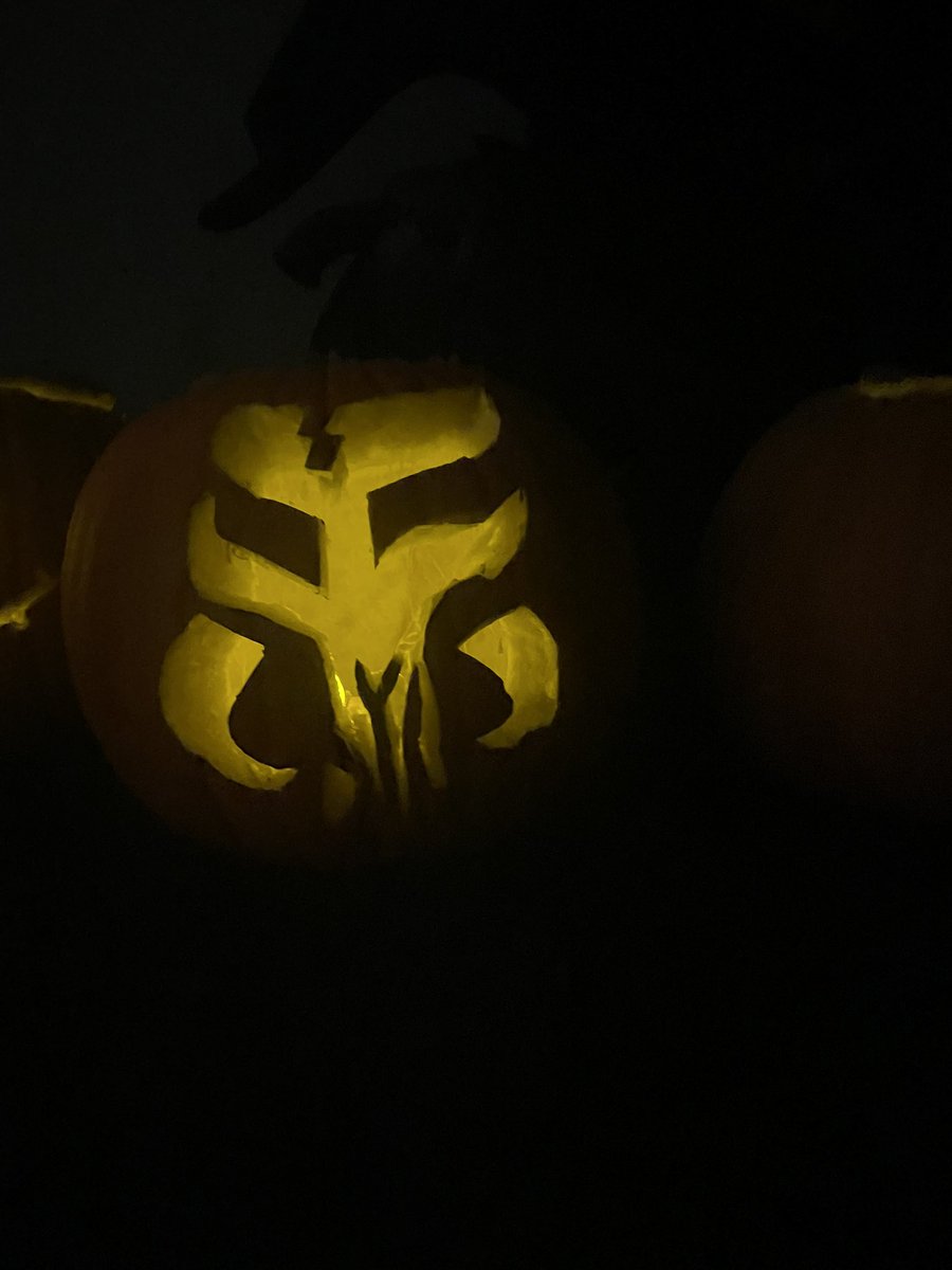 Axolotlyte's tweet photo. Tried my best @starwars
@Chopper_Rebel #Chopperween #Halloween #Pumpkin #StarWars https://t.co/3unIuD16m2