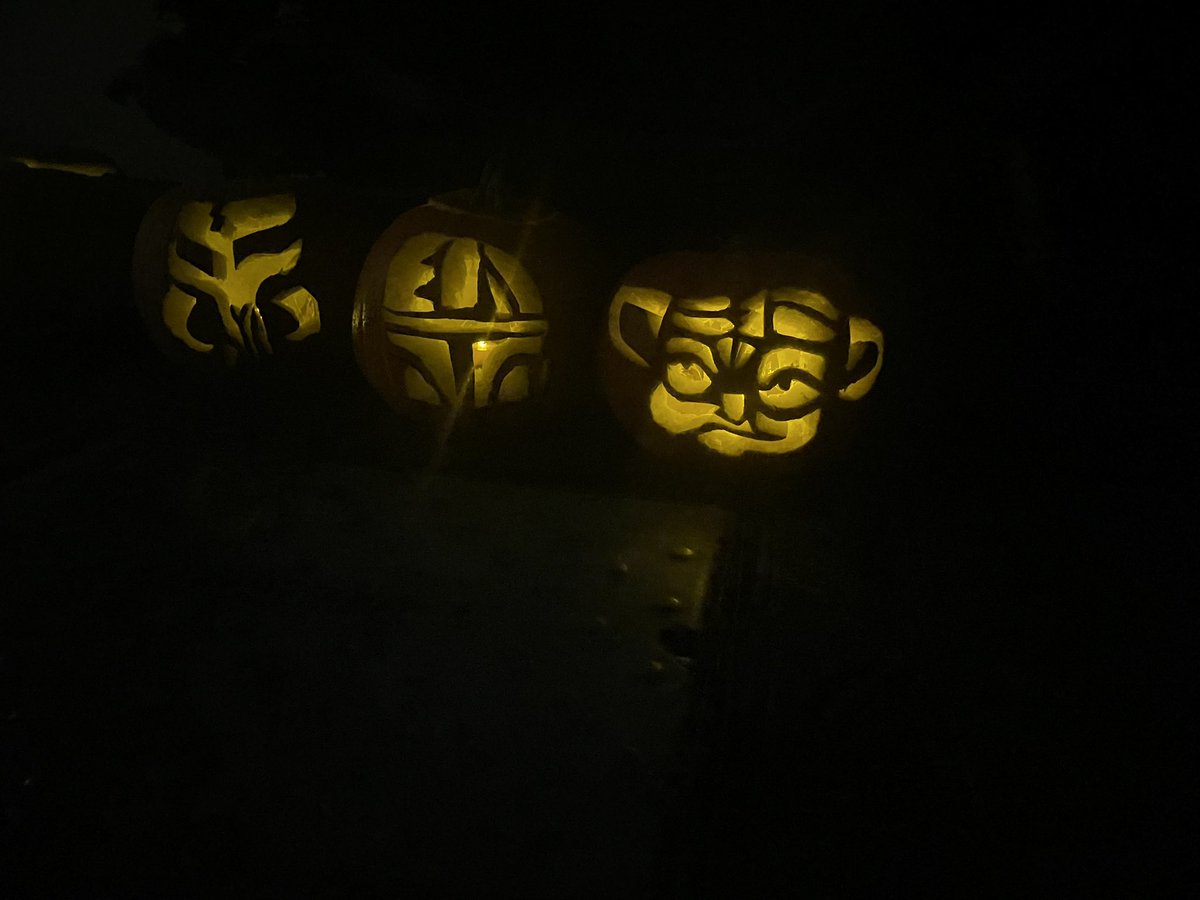 Axolotlyte's tweet photo. Tried my best @starwars
@Chopper_Rebel #Chopperween #Halloween #Pumpkin #StarWars https://t.co/3unIuD16m2