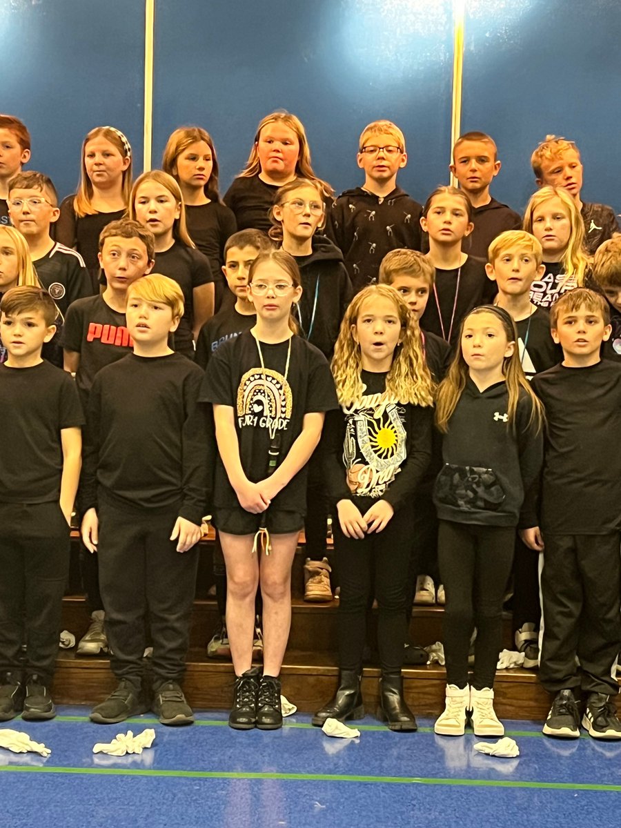 BrunswickCSD's tweet photo. @BCSDHuntington 4th graders shined at their Autumn concert yesterday! They were AWESOME! Thanks to music teacher Kristy Piper for inspiring our students. She is one of many exceptional encore teachers! #BrunswickPRIDE #HuntingtonPRIDE #JourneyOfABlueDevil #DedicatedToEXCELLENCE https://t.co/e8JRAhVNQx