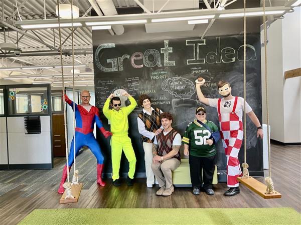 QuintecConveyor's tweet photo. 🎃 Happy Halloween from Quintec Integration! 🎃

Our goal is to make resolve complex material handling problems as effortless as waving a magic wand. 🎩✨

Wishing you a safe and happy Halloween!

#QuintecIntegration #Halloween #NoTricksJustTreats https://t.co/t4lFa51TFi