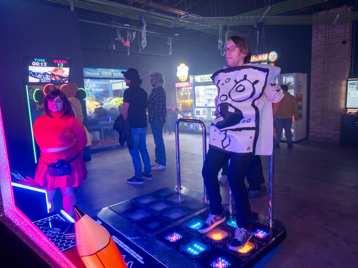 ignitearcade's tweet photo. Happy Halloween everyone! 

(Plus our late appreciation post for our incredibly creative community of cosplayers that joined us at Respawn last weekend. We love ya'll 💚) https://t.co/shHVGndsbe