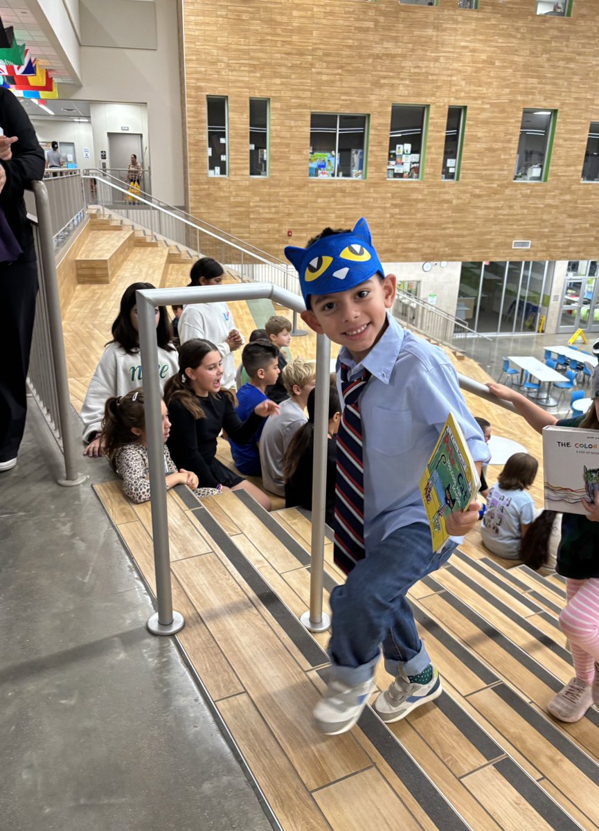 APMenera's tweet photo. Book character parade 2024. Pete is one popular cat (my little one pictured here). 💙 https://t.co/AOYPmwHiYQ