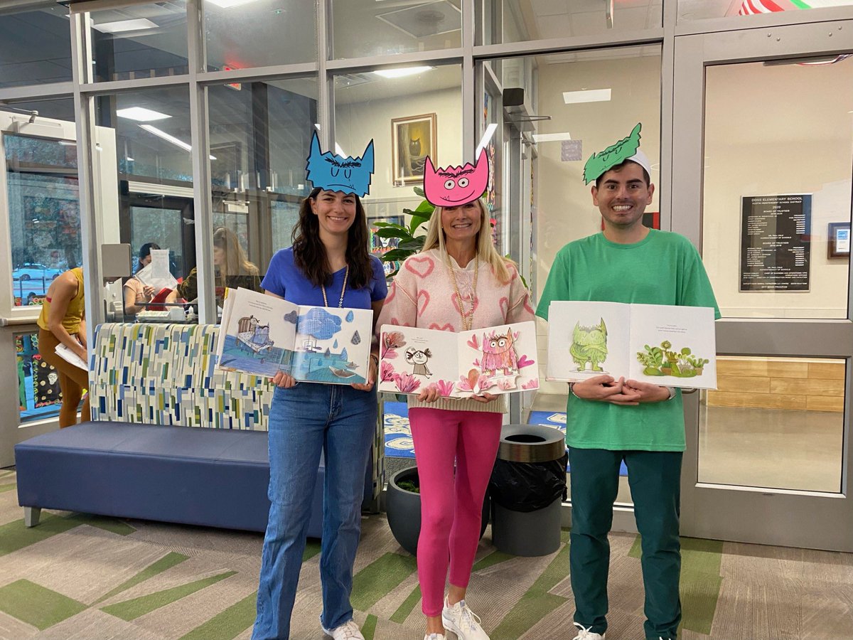 APMenera's tweet photo. Book character parade 2024. Pete is one popular cat (my little one pictured here). 💙 https://t.co/AOYPmwHiYQ