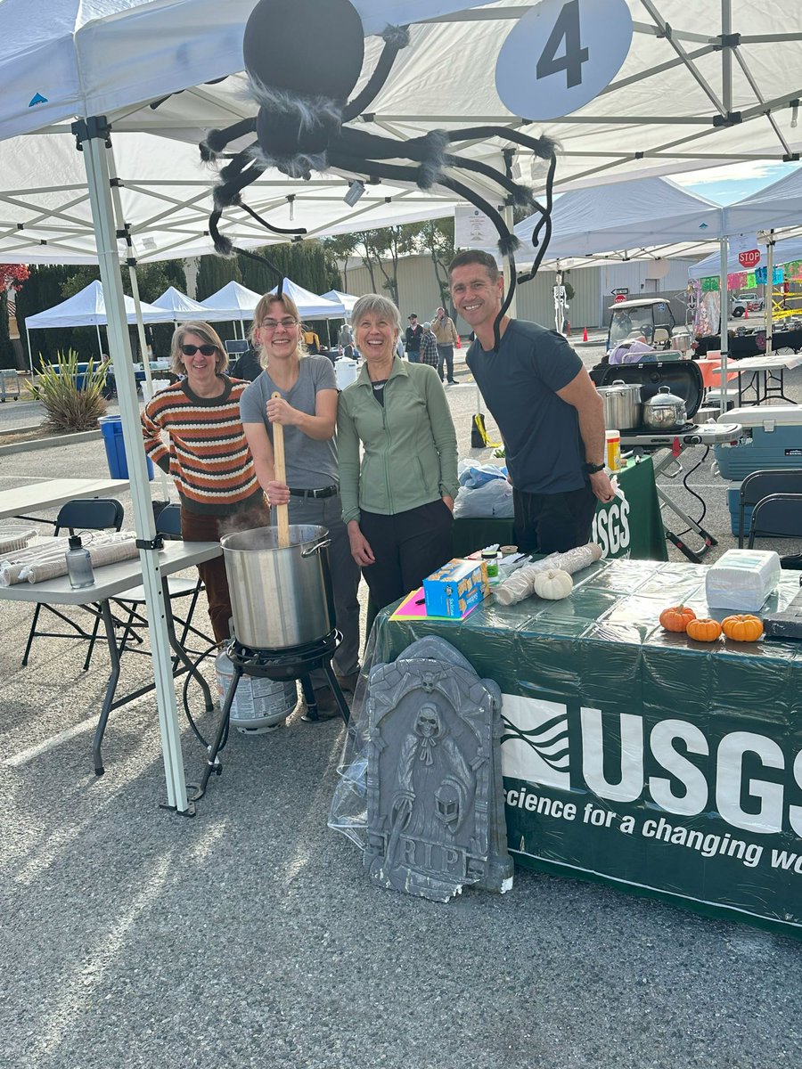 USGS_WGSC's tweet photo. #USGS scientists are mad about chili 👩‍🔬 Enjoy these pictures from the #NASA 21st Annual Chili Cook-Off and Car Show #halloween #costume #chilicompetition https://t.co/AapBKLANuF
