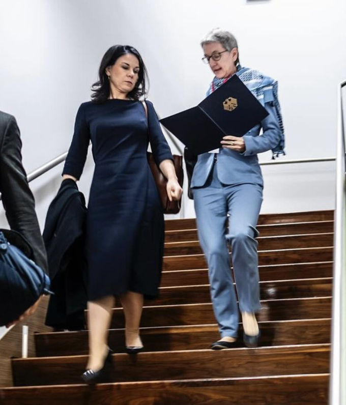 TobiasHuch's tweet photo. Das war es dann wieder komplett. 
Wo hat das Auswärtige Amt eigentlich #Diplomatie gelernt?  🤡 https://t.co/2iMon9htsN