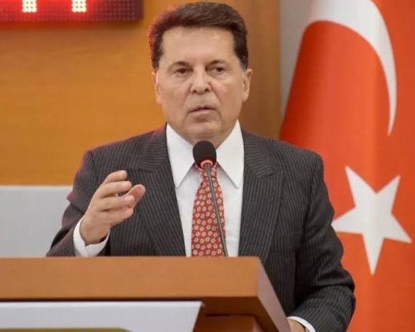 VSiliseri's tweet photo. Seçilmiş bir belediye başkanini görevden alınıp yerlerine kayyum atanması, demokrasinin temel ilkelerinden biri olan halk iradesine ciddi bir darbe vurmaktadır. Yerel yönetimler, halkın doğrudan seçme hakkını kullandığı en önemli platformlardandır ve bu iradenin yok sayılması dir https://t.co/64k3YEjVyl
