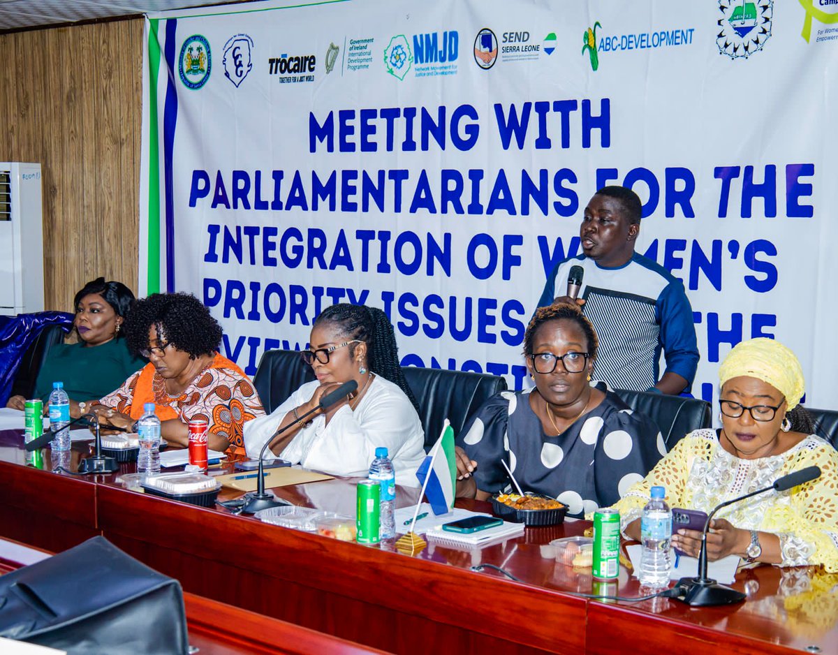 mogca_S_L's tweet image. @mogca_S_L, @cggsalone&amp;amp; partners met with female parliamentarians to discuss the #ConstitutionalReviewProcess. There’s a strong push to integrate women’s issues into the revised constitution. Dr.@IsataMahoi presented the communique for enhancing women’s roles in decision-making.