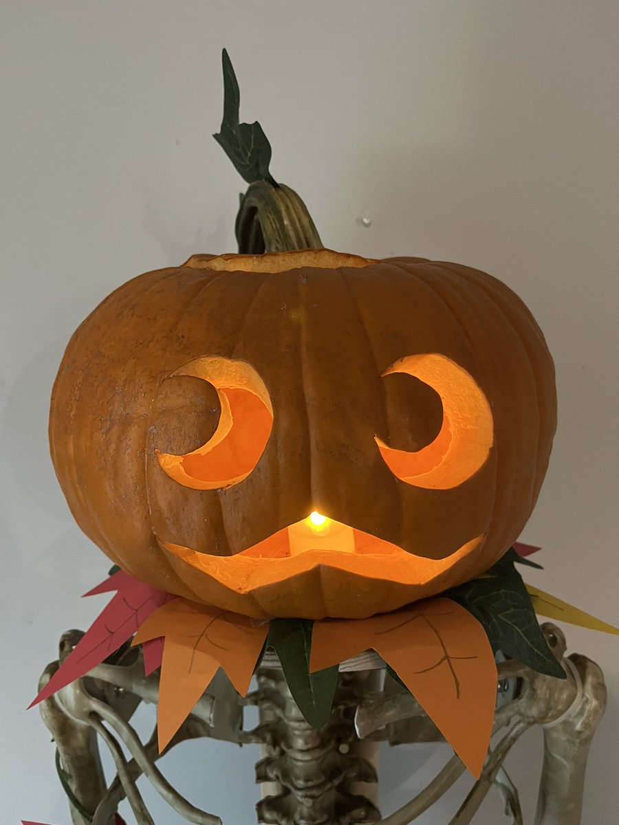 Phanto_Art's tweet image. Happy Spooktacle! I decided to do some Smunkin carving of Punkleton and Nitebear!

I even bought a full body skeleton and decorated it for Punkleton

#mysingingmonsters #Halloween #Spooktacle