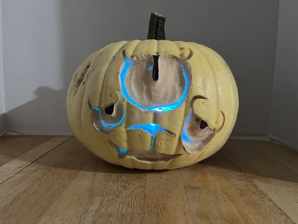 Phanto_Art's tweet image. Happy Spooktacle! I decided to do some Smunkin carving of Punkleton and Nitebear!

I even bought a full body skeleton and decorated it for Punkleton

#mysingingmonsters #Halloween #Spooktacle