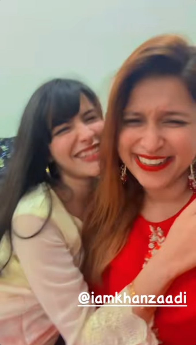 VibeGirlMannara's tweet photo. Hahahaha these two 😂 we didn't expect their such bond outside BB house but look at them 🥰 
Frenemies❌ besties✅😜 

Loving their growing bond ❤️🧿 

#MannaraChopra #Khanzaadi #ManZaadi https://t.co/5WGibKTDAK