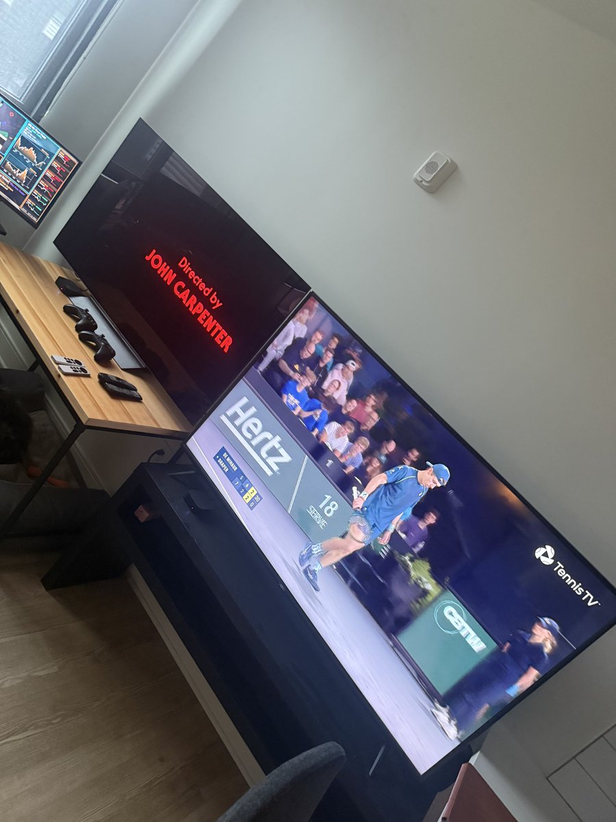 GaelenBet's tweet photo. Halloween + Paris Masters 🎃 🇫🇷
#gKnows #spookyLOCKS #atp https://t.co/QExvGjWZJO
