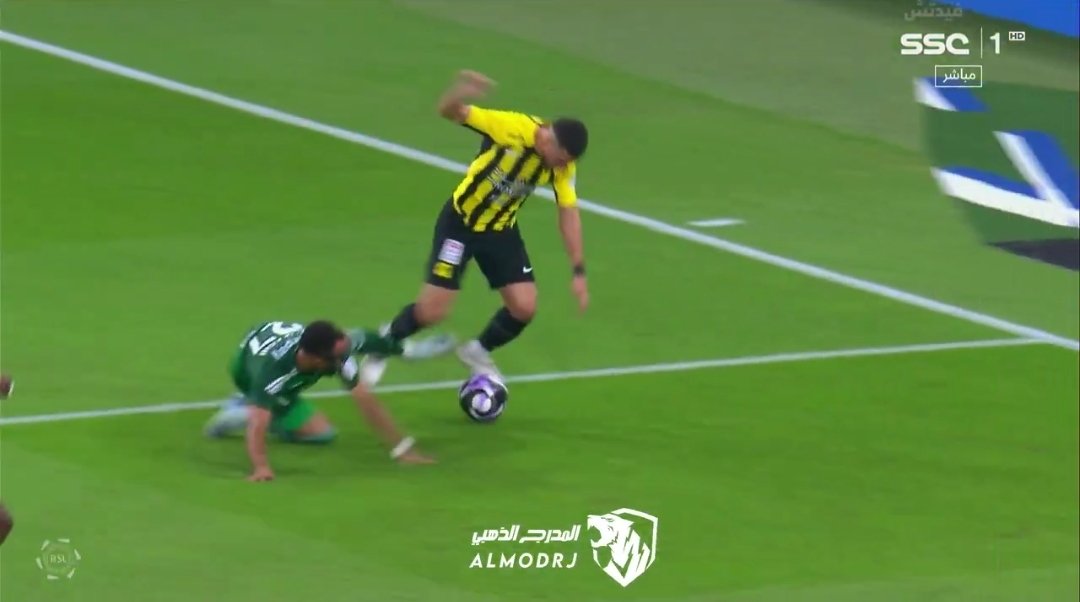 بدينا !! .... ضربة جزاء واضحه للاعمى

#الاتحاد_الاهلي