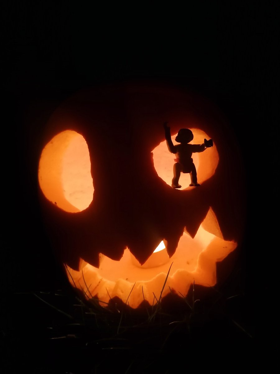 MonkeyTheChimp's tweet photo. #Halloween https://t.co/vM1GQTkGzF