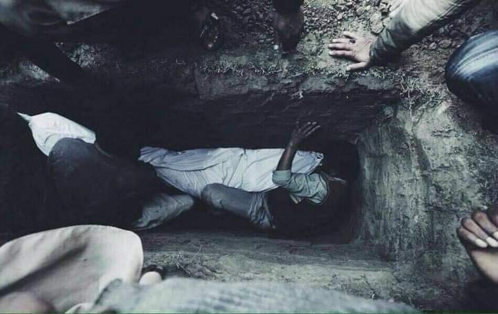 «رَحَلُوا فَشُقَّ عَلَى الفُؤَادِ رَحِيلهُمْ
 فِي بُعْدِهِمْ كُلُّ الأَطَايِبِ عَلْقَمُ!»