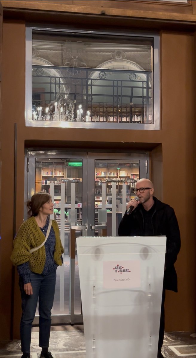 Actes Sud (@actessud) on Twitter photo En direct de <a href="/laBnF/">Bibliothèque BnF</a> 🔴🏆
Le photographe Jean-Michel André reçoit le prestigieux prix Nadar - Gens d'Images pour son livre CHAMBRE 207 !
Bravo à lui🎉 En direct de <a href="/laBnF/">Bibliothèque BnF</a> 🔴🏆
Le photographe Jean-Michel André reçoit le prestigieux prix Nadar - Gens d'Images pour son livre CHAMBRE 207 !
Bravo à lui🎉