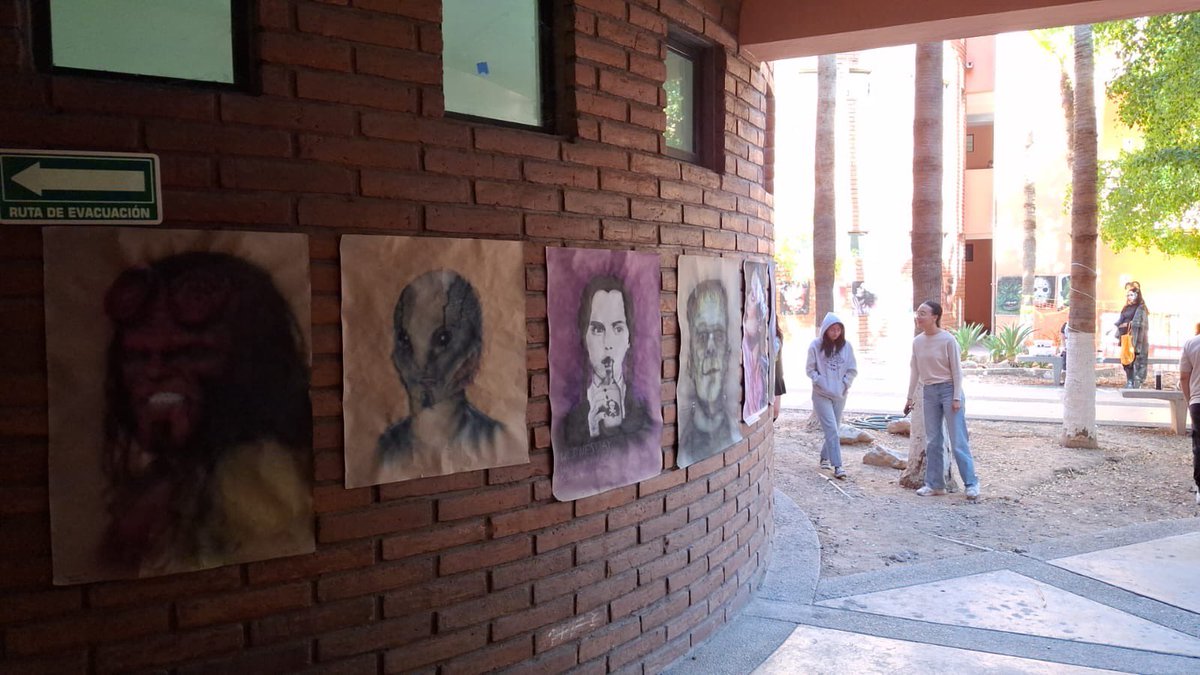 ElSolHermosillo's tweet photo. Con motivo de Halloween, alumnos de séptimo semestre de la materia de Aerografía de la Licenciatura en Diseño Gráfico, en la Universidad de Sonora, llevaron a cabo una exposición de sus trabajos con temática de personajes de terror 🎃 https://t.co/LxfktPWHSM