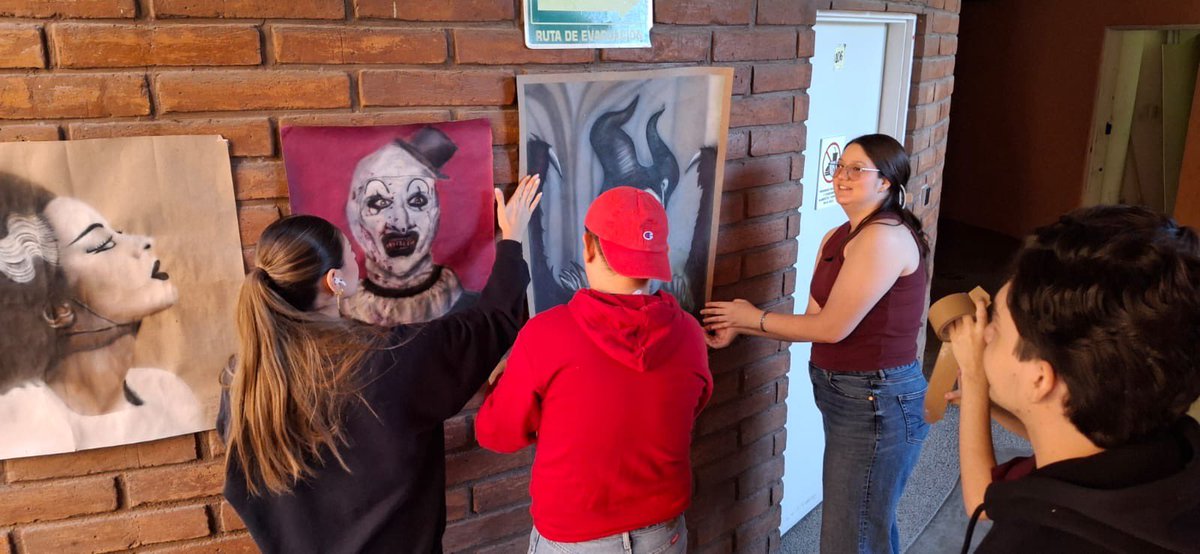 ElSolHermosillo's tweet photo. Con motivo de Halloween, alumnos de séptimo semestre de la materia de Aerografía de la Licenciatura en Diseño Gráfico, en la Universidad de Sonora, llevaron a cabo una exposición de sus trabajos con temática de personajes de terror 🎃 https://t.co/LxfktPWHSM
