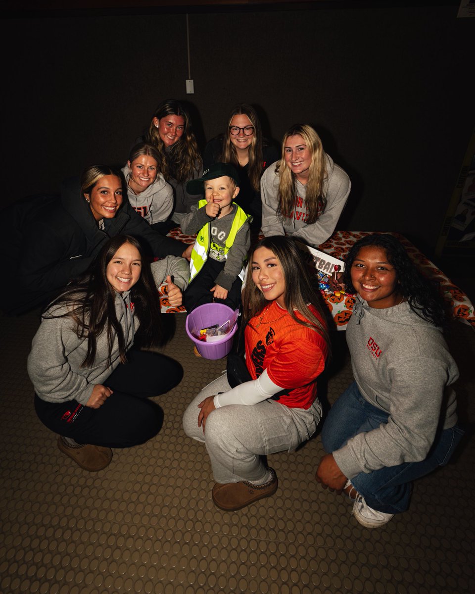 BeaverSoftball's tweet photo. Happy Halloween from the Beavs! 🎃 https://t.co/xAnEDmSJmy