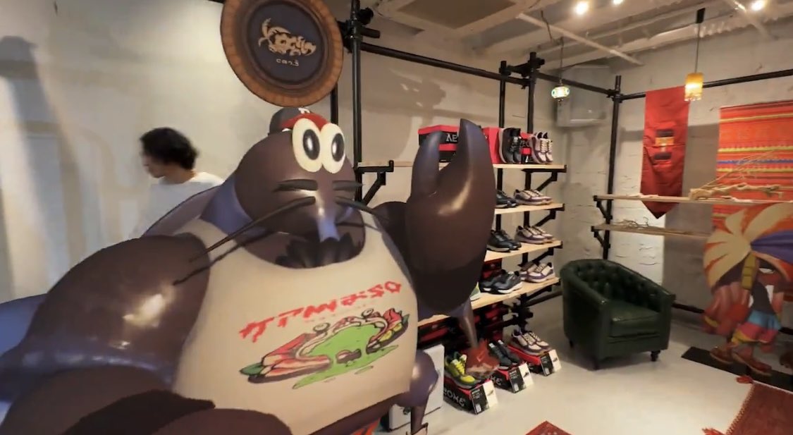 SPLATSVILLE AND IT’S RESPECTIVE STORES ARE NOW REAL

but it’s only in japan 😃