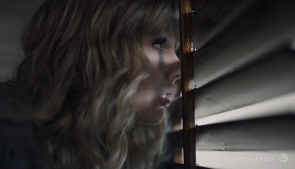 the7wivesofRH's tweet photo. Never forget this AT&amp;T ad from the reputation era 🤪 also is this the same white guitar that continues to haunt us as the Fearless bedazzled guitar? https://t.co/0H55MErCDi