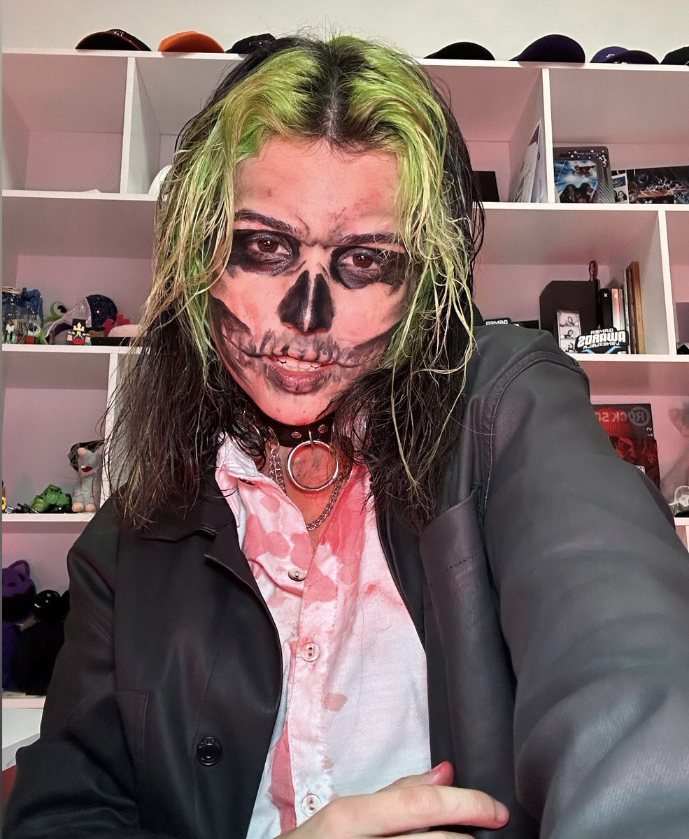 FairlyGab's tweet photo. happy motherfucking halloween 🎃🔪 https://t.co/94mvVNxE9Q