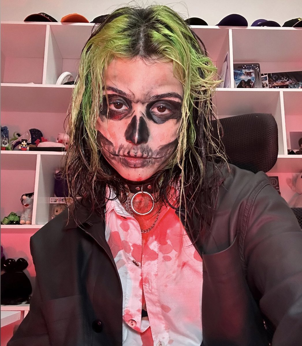 FairlyGab's tweet photo. happy motherfucking halloween 🎃🔪 https://t.co/94mvVNxE9Q