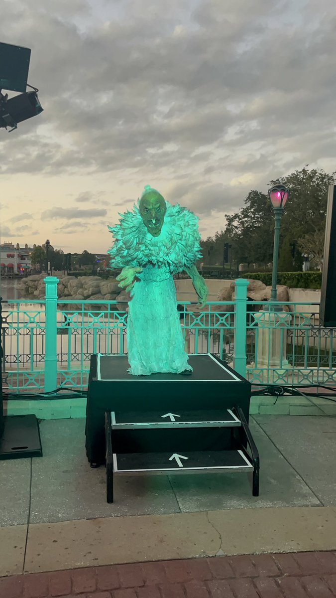 Theme Park Corner tweet media