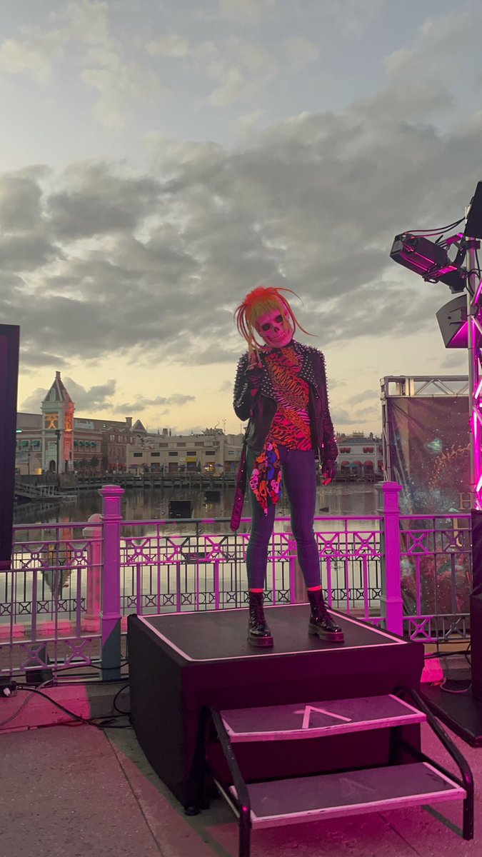 Theme Park Corner tweet media