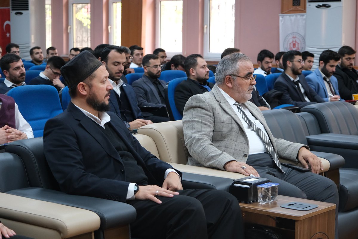 Bursadiyim's tweet photo. Sefer Saadet Yıldız Akademi Merkezimizde Konferans Verdi 

Kültürel etkinlikler kapsamında devam eden faaliyetlerde bu hafta akademi merkezimizde Emekli İmam-Hatip Sefer Saadet Yıldız 'İnsana İslam Aşısı Yapan Davet Erleri Ve Din Görevlileri' konulu konferanslarını verdiler. https://t.co/6kCY6VNYJU