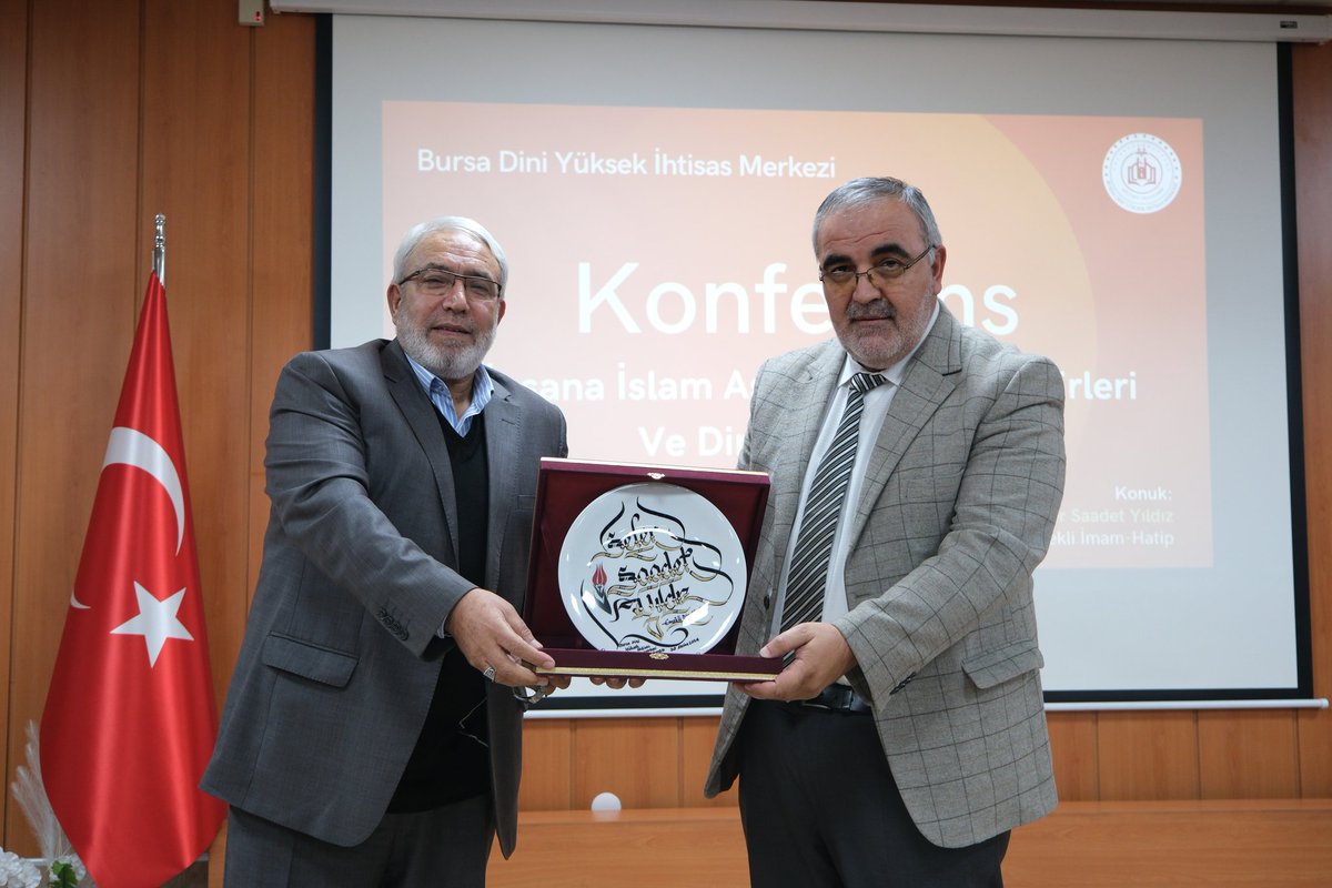 Bursadiyim's tweet photo. Sefer Saadet Yıldız Akademi Merkezimizde Konferans Verdi 

Kültürel etkinlikler kapsamında devam eden faaliyetlerde bu hafta akademi merkezimizde Emekli İmam-Hatip Sefer Saadet Yıldız 'İnsana İslam Aşısı Yapan Davet Erleri Ve Din Görevlileri' konulu konferanslarını verdiler. https://t.co/6kCY6VNYJU