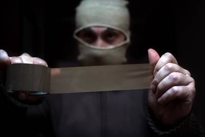 Man in busje geduwd, mishandeld en 100 kilometer verderop in loods vastgehouden: ‘Ik gaf hem alleen eten’ dlvr.it/TFwvv5